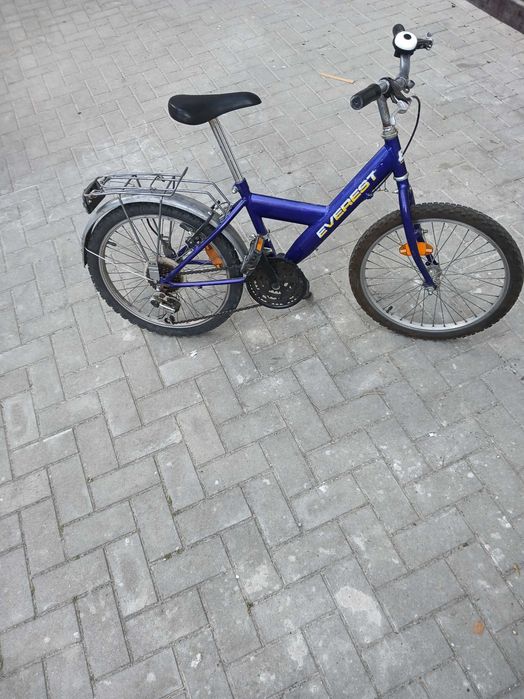 Vind două biciclete pentru copii