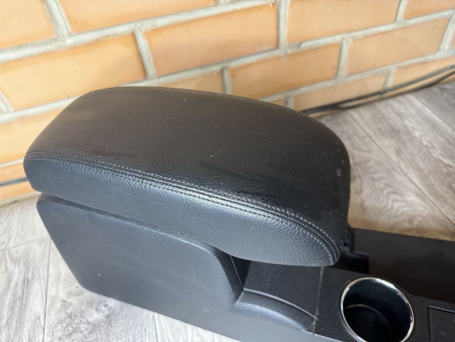 Подлокотник на Форд Мондео 3