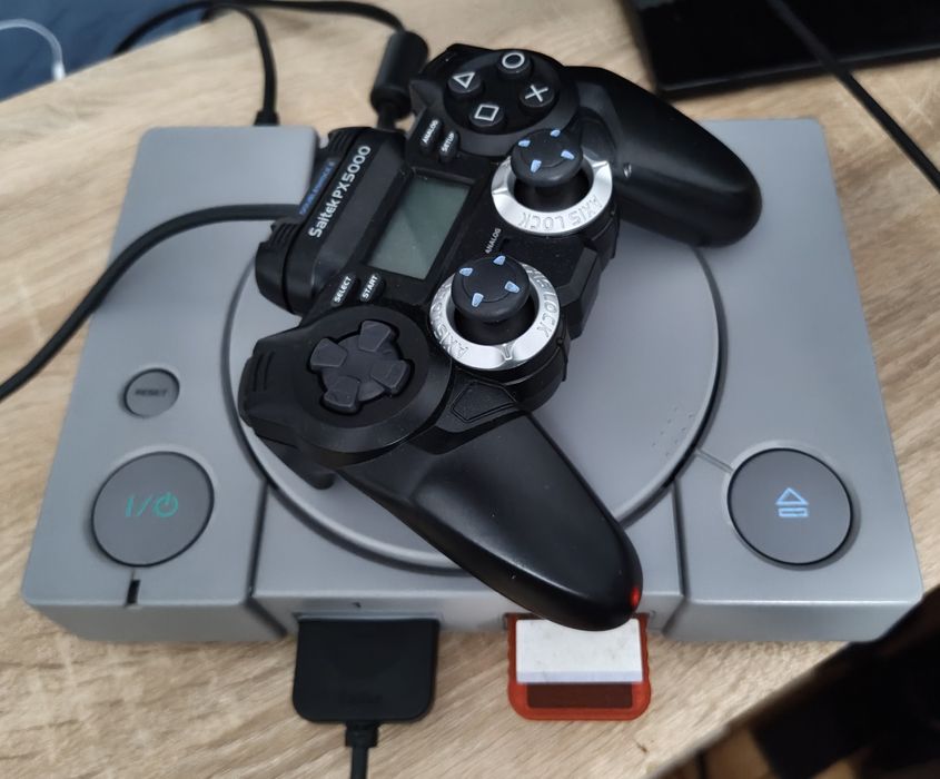 Pachet Playstation 1 modat cu chip (SCPH-7002)