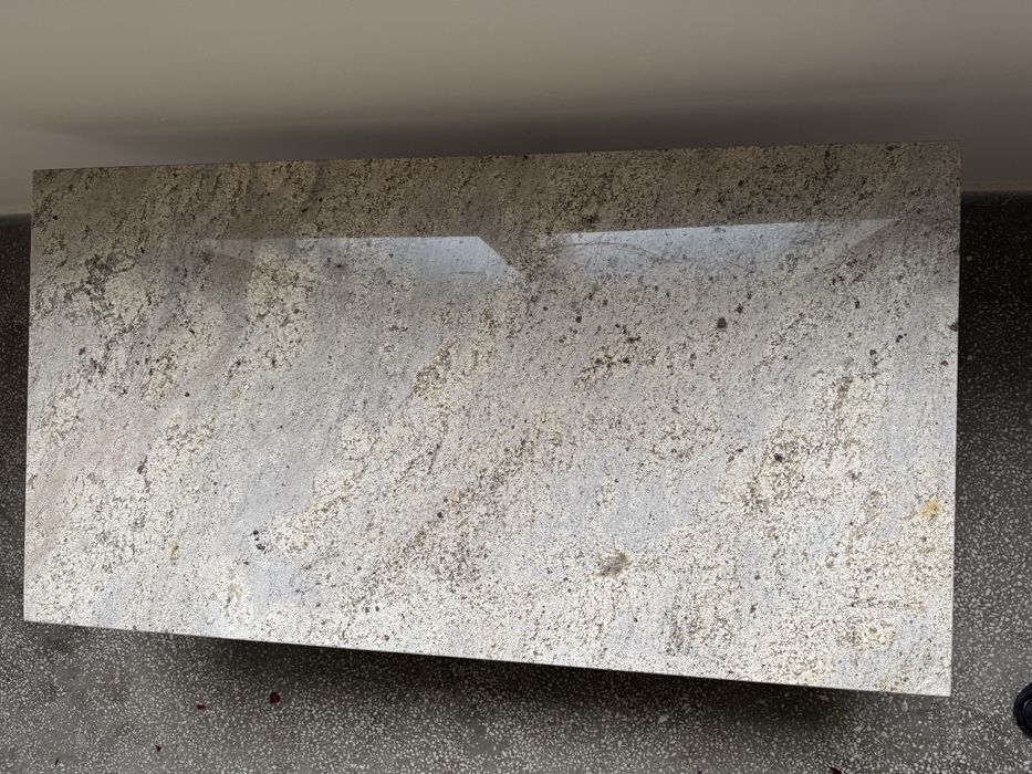 Холна маса от гранитогрес