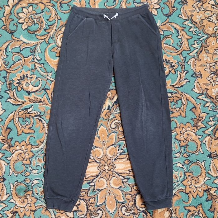 2 куртки, две пары туфель, рубашка и трико