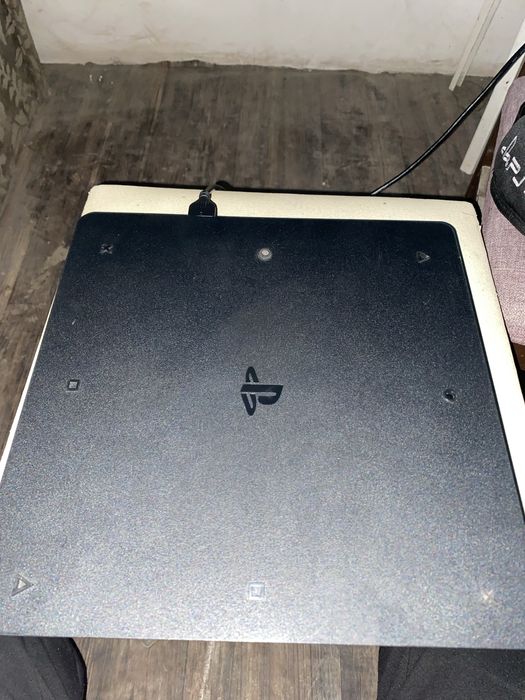 Play station 4 slim
