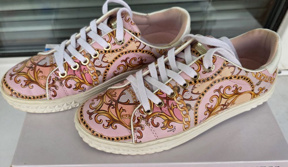 Спортни обувки Guess-номер 38