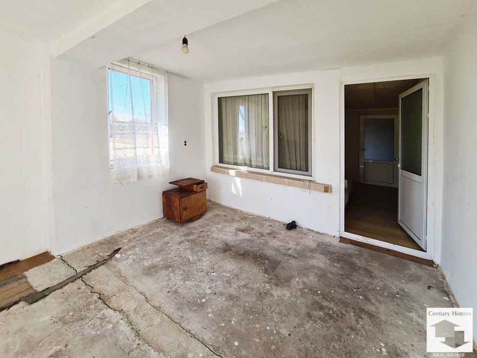 120354 Къща с просторен двор и кладенец в с. Драганово