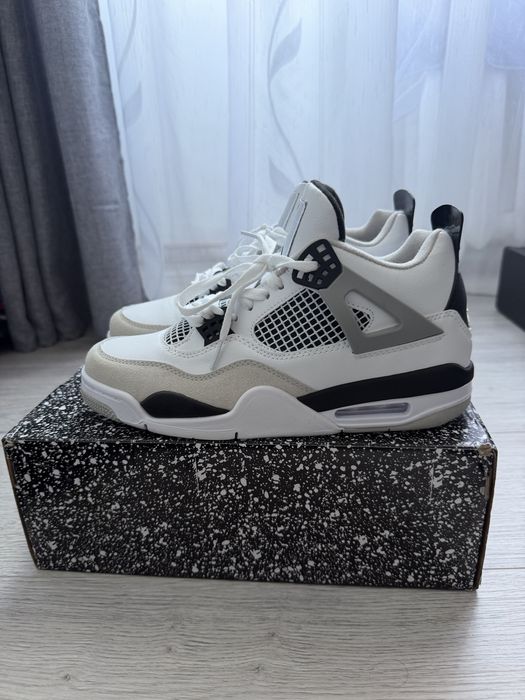 Air Jordan 4 Retro "Military Black"