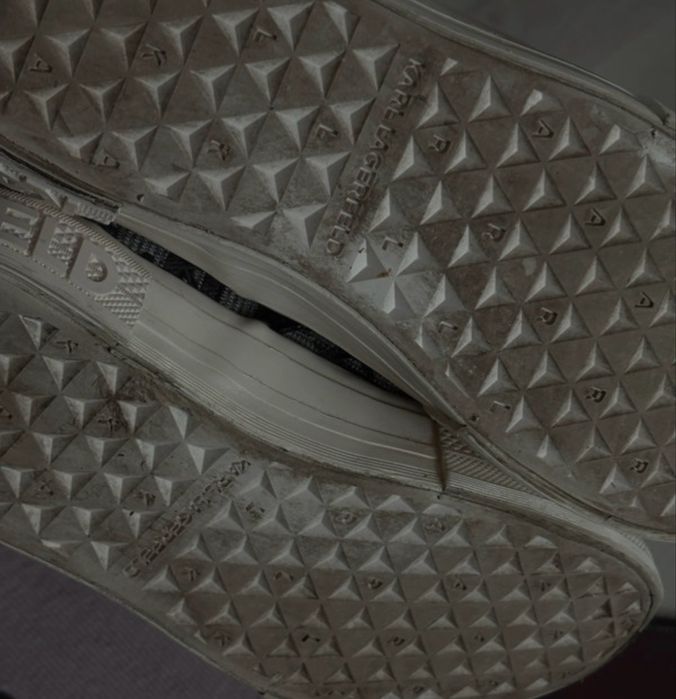 Slip-on Karl Lagerfeld monogram – Mărimea 37 – Design deosebit
