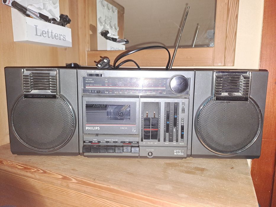 Vând radio casetofon Philips Compact Stereo