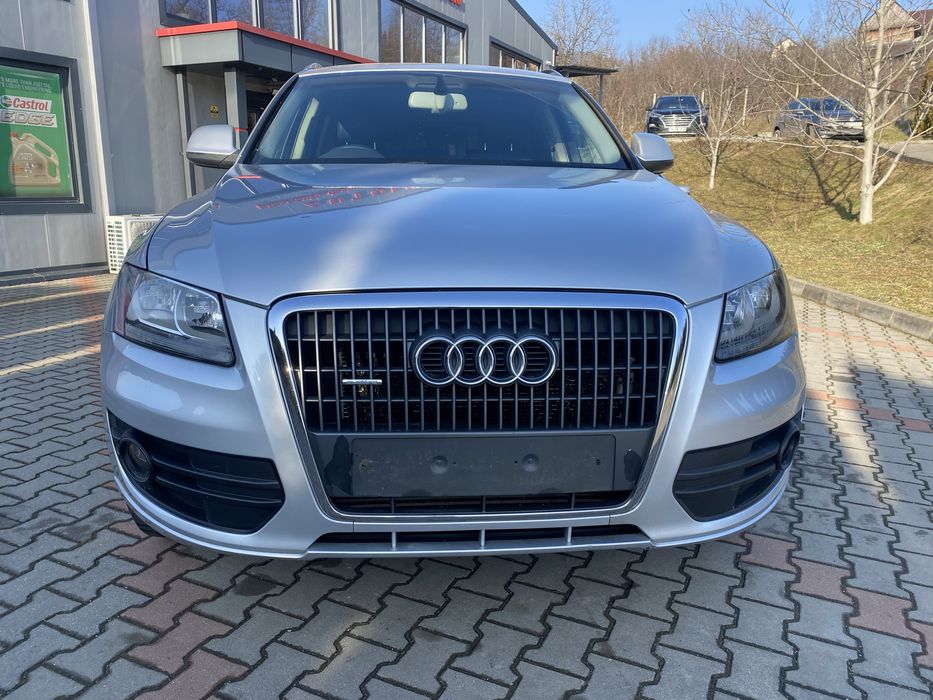 Dezmembrez Audi Q5 2.0tdi