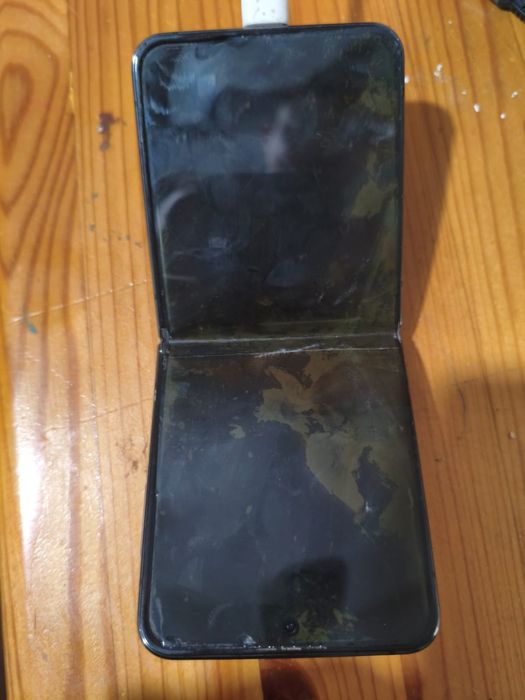 Продам Samsung Z Fflip 4  8/256