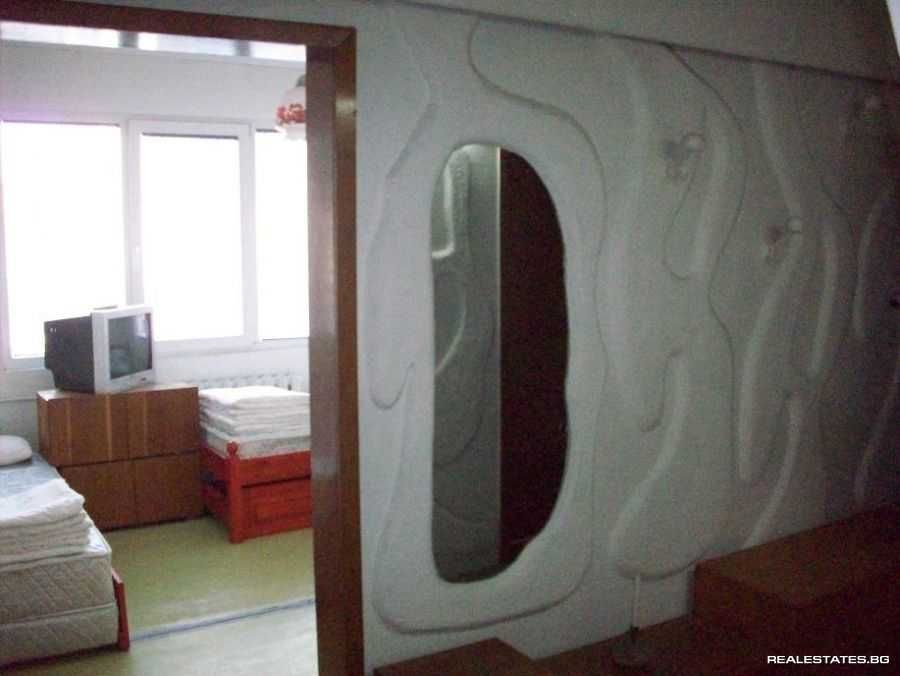 Стаи на СЕДМИЦA - от 140 € на МЕСЕЦ - от 270 € Стаи за един човек