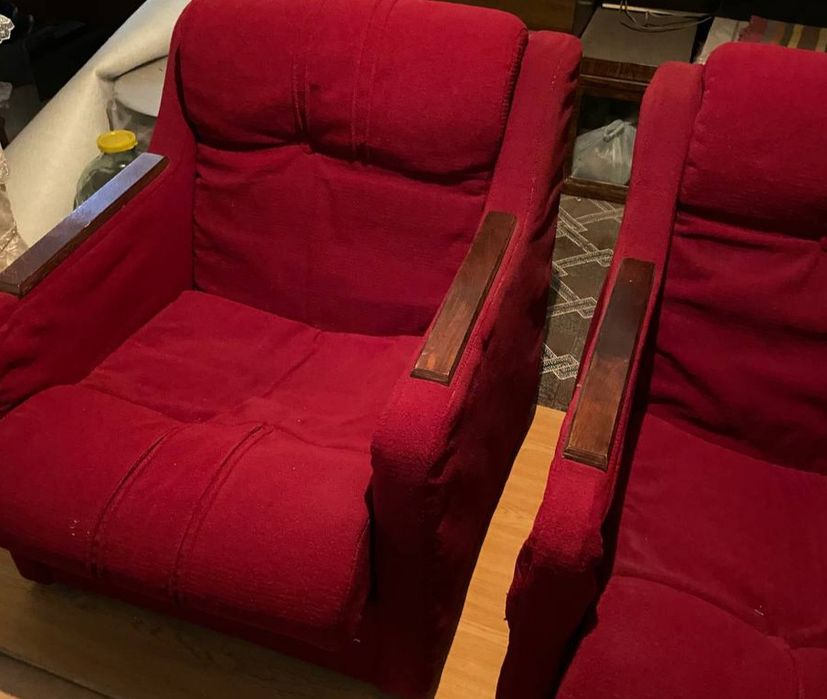 Divan sotiladi 2 ta kreslo Kelishamiz!
