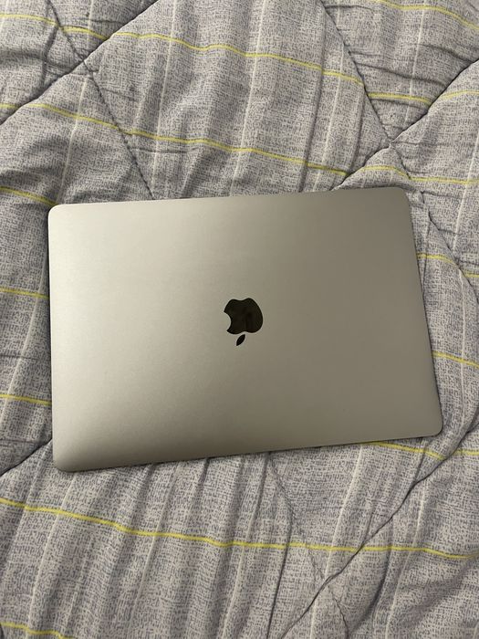 Macbook air m1 256/8