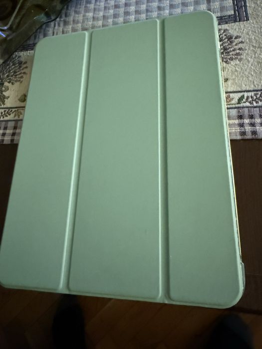 Продавам Apple Ipad 10th generation 64gb yellow
