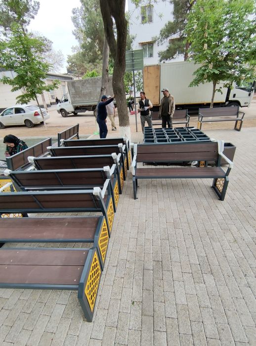 Скамейка со спинкой.