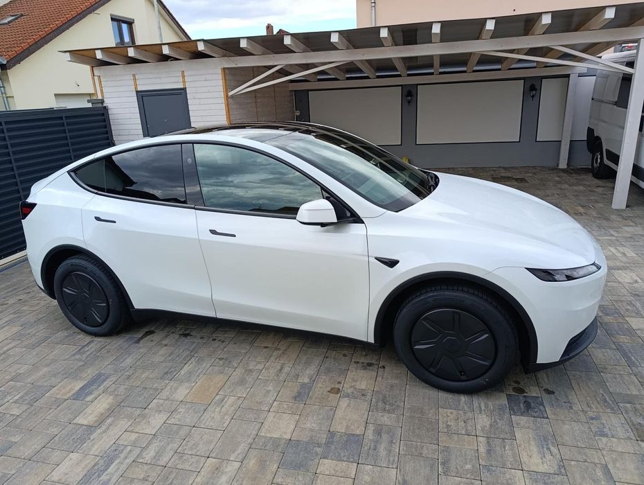 Vand TESLA Y standard NOU, TVA deductibil