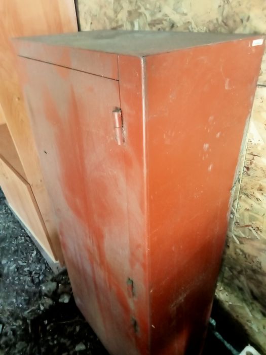 Продам сейф металлический