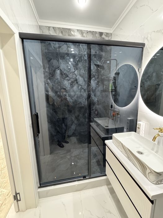 Душевые перегородки из каленного стекла.