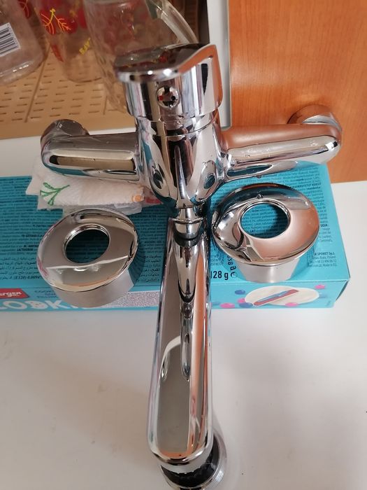 Baterie de ghiuveta pentru perete nouă - 125 lei
