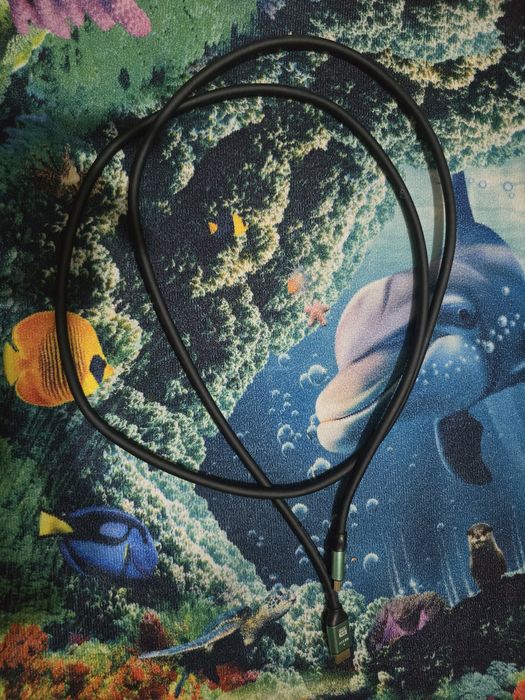 Кабел hdmi,почти новый