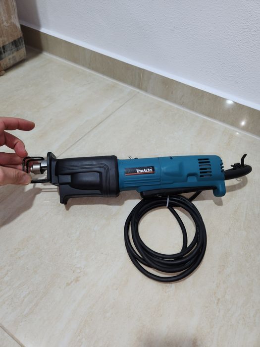 Fierastrau Makita JR 1000FT
