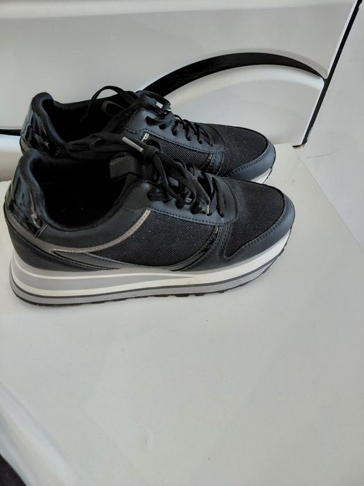 Кроссовка 38 размер