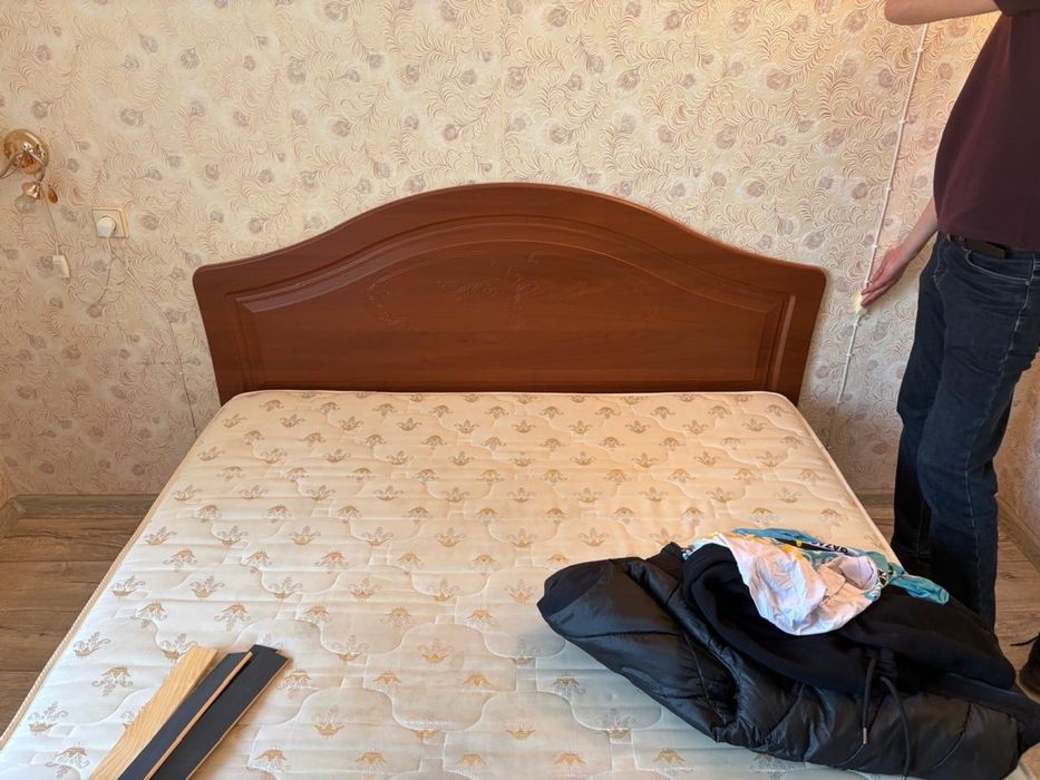 Продам двуспальную кровать