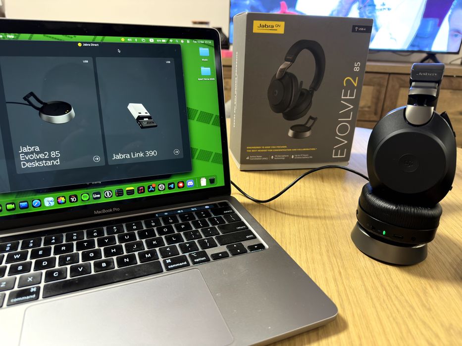 Jabra Evolve 2 85 with Charging Stand