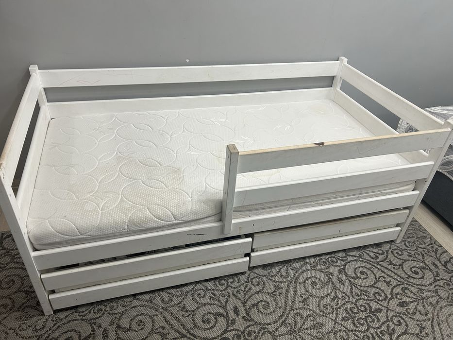 Продам детскую кровать с матрасом