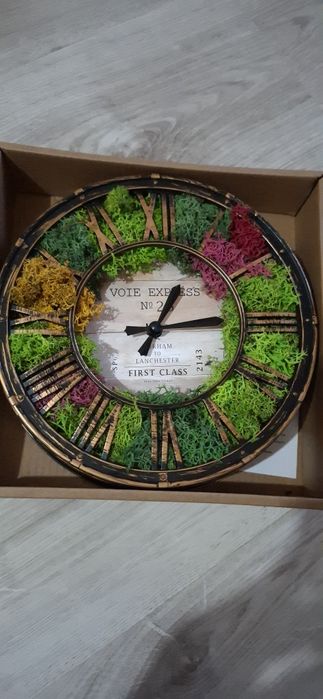 Стенен часовник със скандинавски мъх