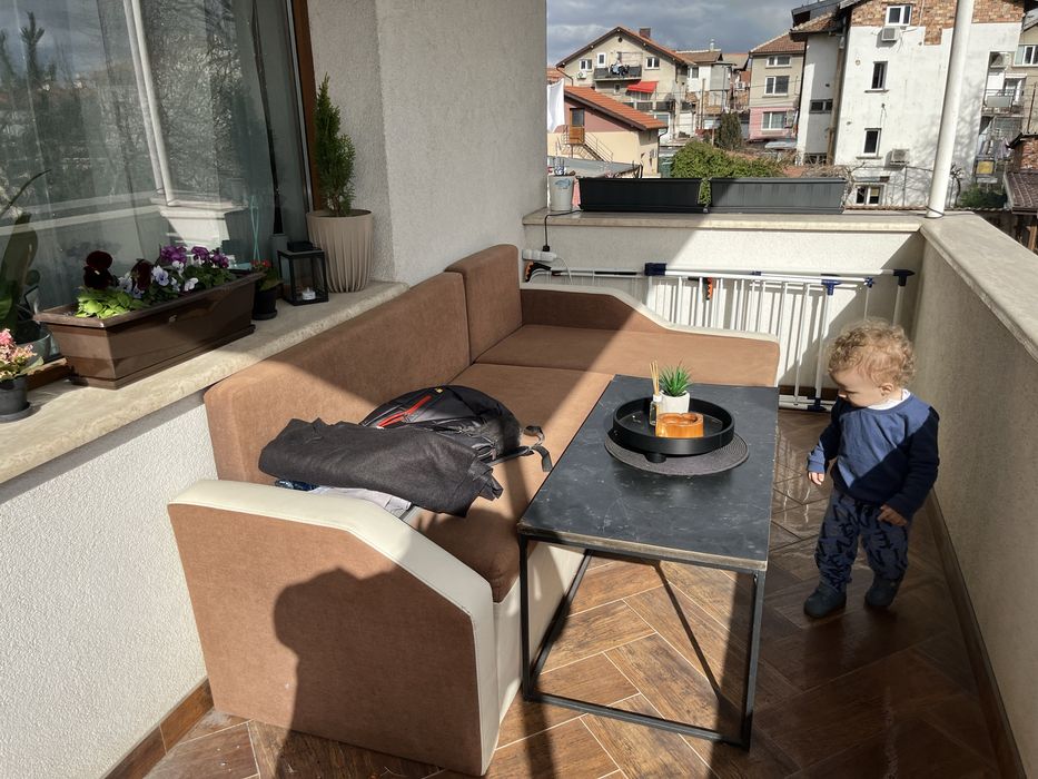 Диван и маса  100 евро