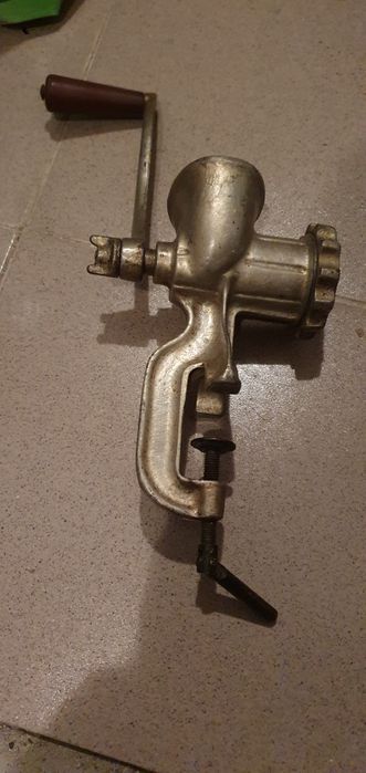 Mașina de tocat manuală