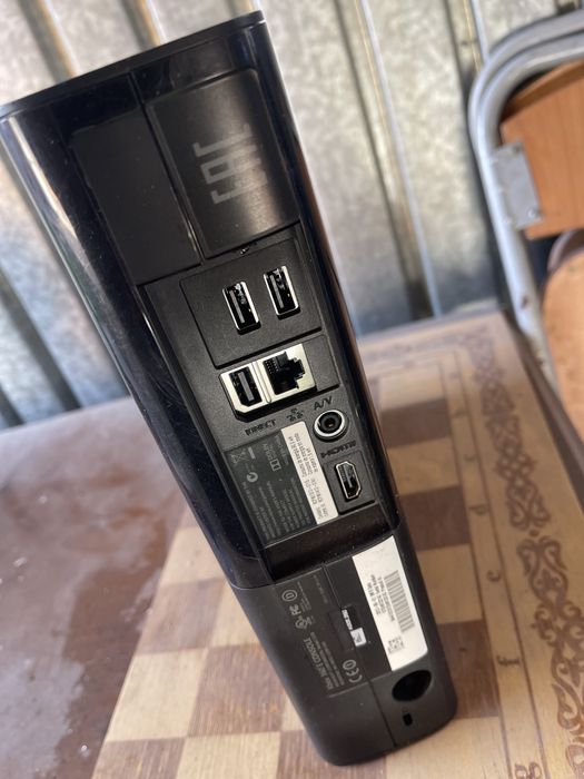 Xbox 360E рабочий на запчасти.