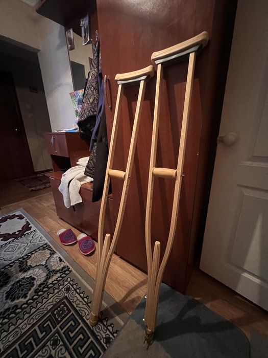 Продам новые костыли