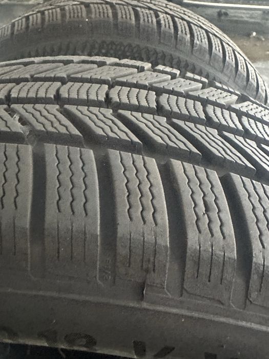 Vand 2 bucati de cauciucuri de iarna