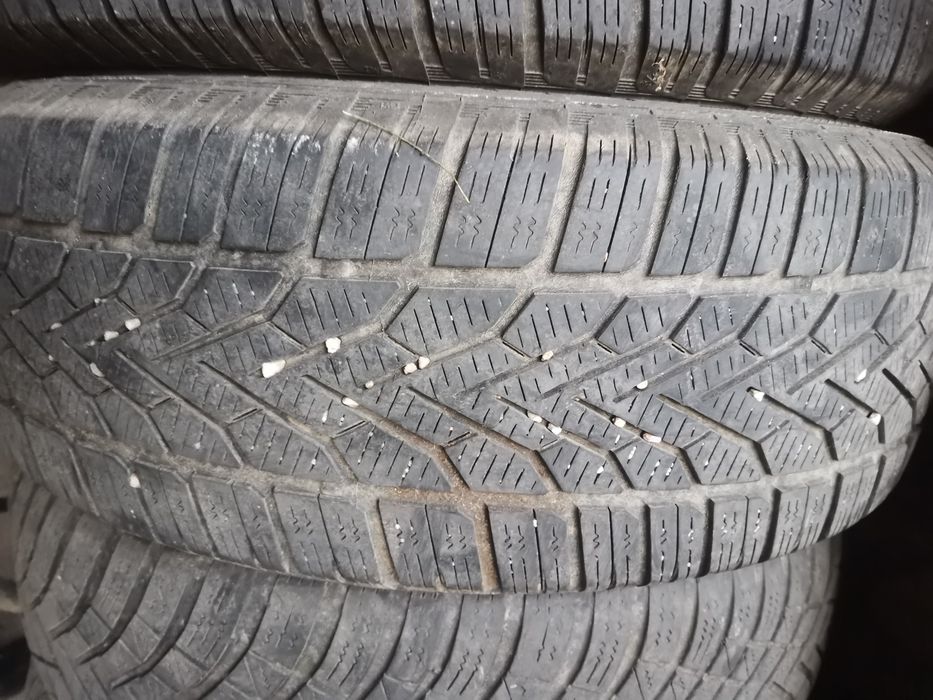 Anvelope iarna 215 65 r16