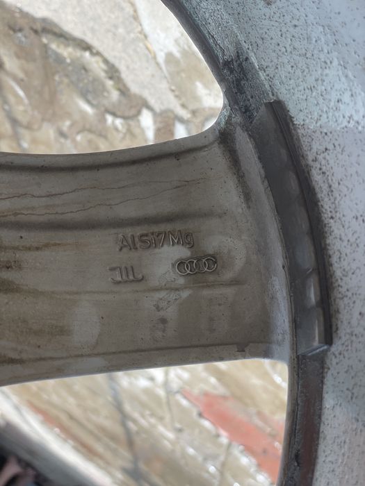 Vând jante R18 audi