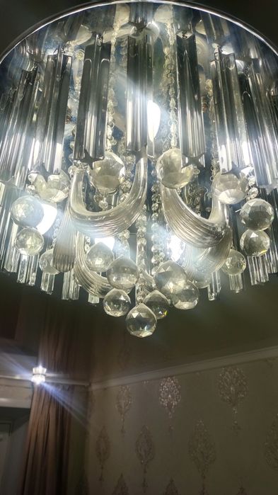 Продам Люстра 9 лампа