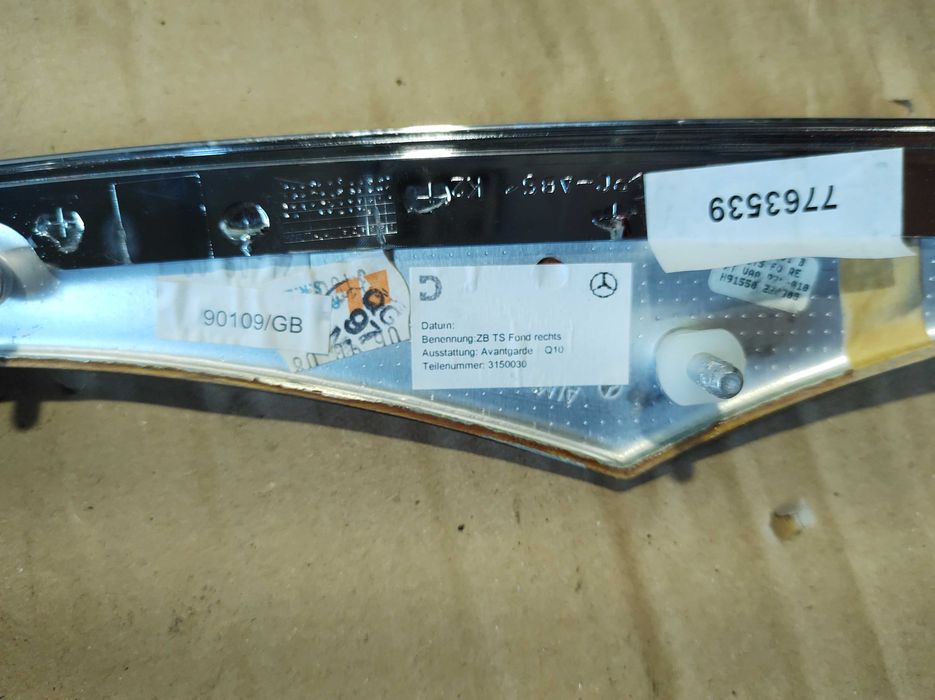 Декоративна Лайсна Задна Дясна Врата Mercedes E class W211 V6 Tmodel