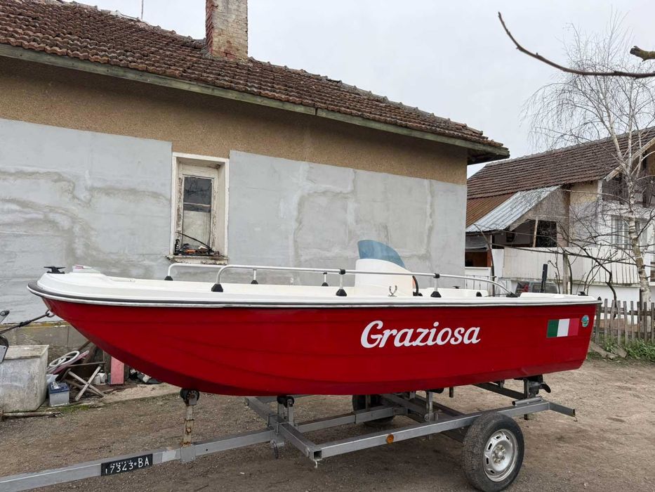 Продавам мотрона лодка