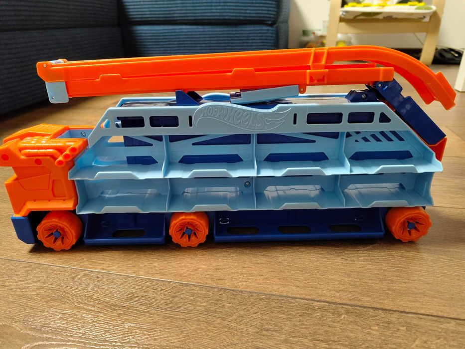 Игрален комплект камион Hot Wheels City - Автовоз и писта