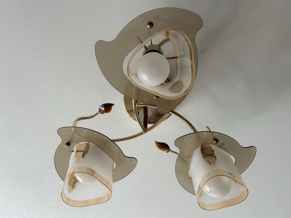 Продам люстру 3 рожковая