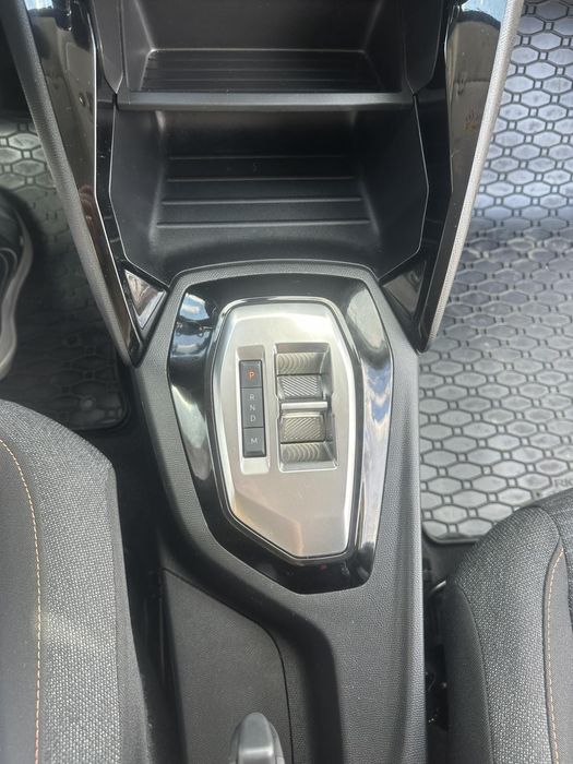Пежо 208 1.2 110 к.с HYBRID автоматик