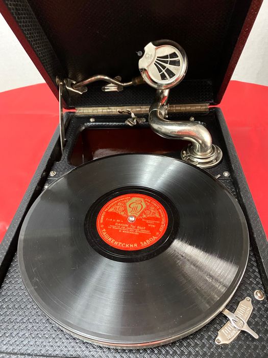 Патефон граммофон Красногвардейский 1930 г редкость