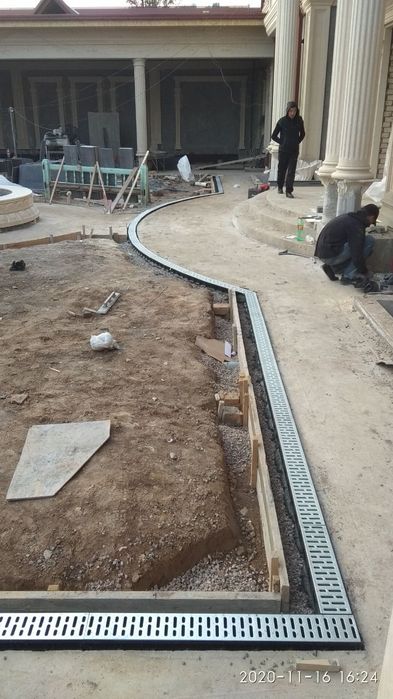 Лоток, линейной вода отвод, арик ховлида брусчатка. Полиуретановые пол