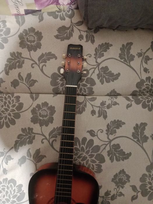 Гитара .продам.торг.