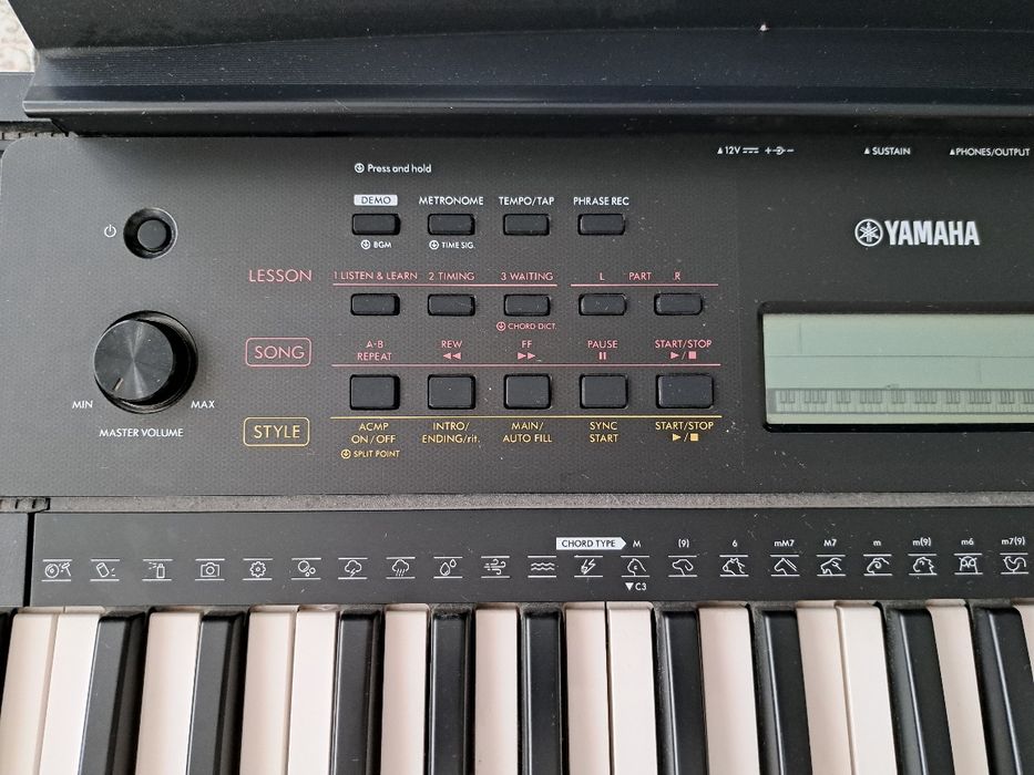 Синтезатор YAMAHA E273