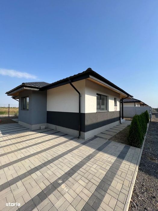 Casă nouă cu 4 camere și curte privată