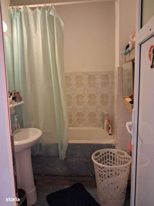La banii astia nu mai gasesti! 2 camere de caramida langa Scoala nr. 8