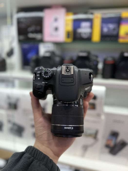 Canon 700 D + 18-55 mm is stm