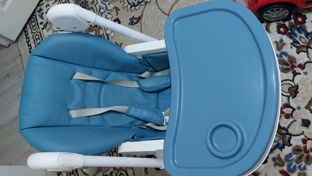 Детский стульчик для кормления